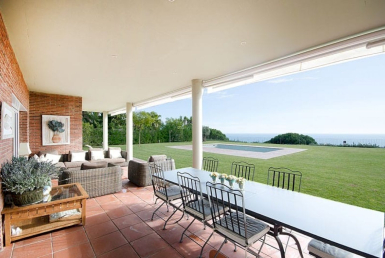 Villa mit Pool und Meerblick zum Verkauf in Supermaresme