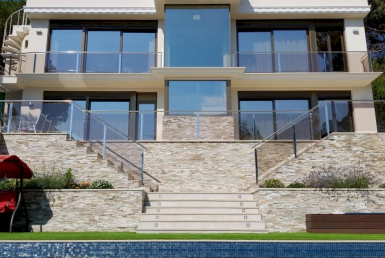 Modernes Haus mit Meerblick an der Costa Brava