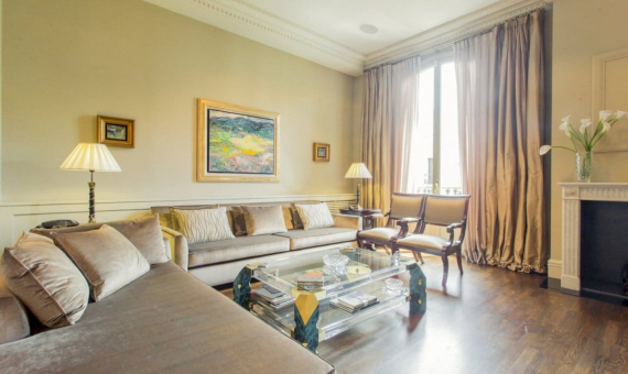 Wohnung 200 m2 in modernistischem Gebäude in Eixample