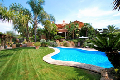 Luxusvilla direkt am Meer in einem exklusiven Viertel von Tamarit, Costa Dorada
