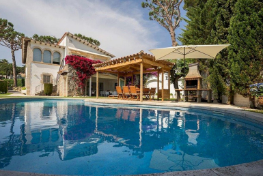 Elegante Doppelhaushälfte in der prestigeträchtigen Urbanisation La Gavina, Costa Brava
