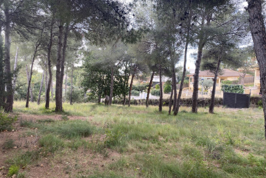 Großes Grundstück 1 km vom Meer entfernt in Segur de Calafell, Costa Dorada