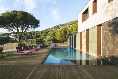 Zwei Einfamilienhäuser im modernen Stil in Cabrils, Costa Maresme