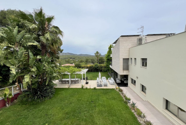 Modernes geräumiges Haus in Sitges, Costa Garraf